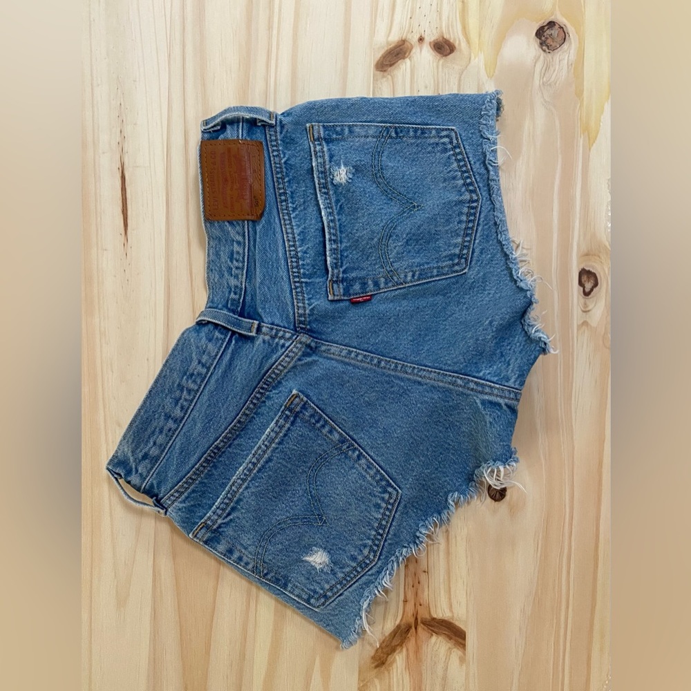501 Levi denim shorts size 26